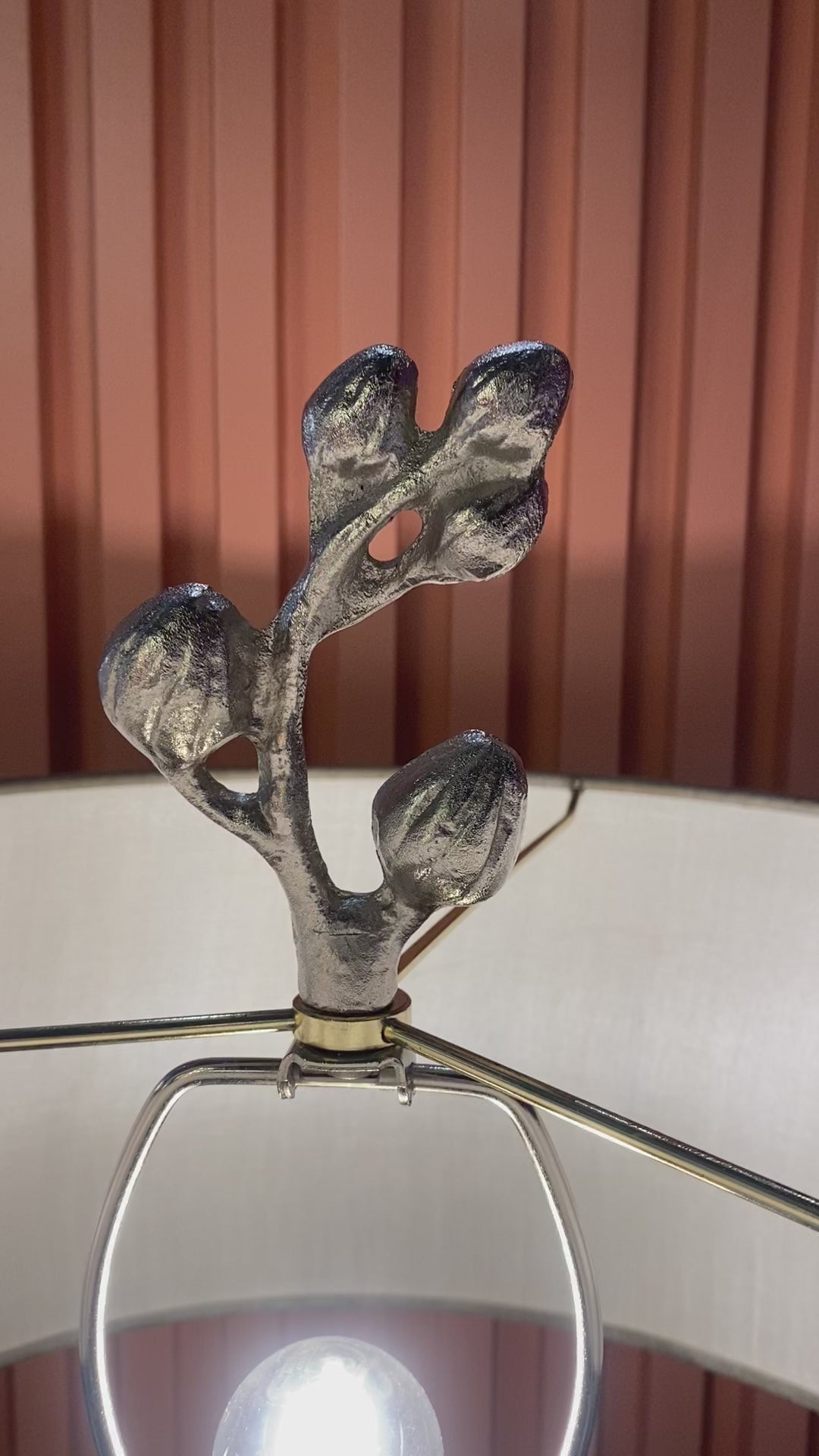 Floral Brass Table Light| Ivanka Lumiere