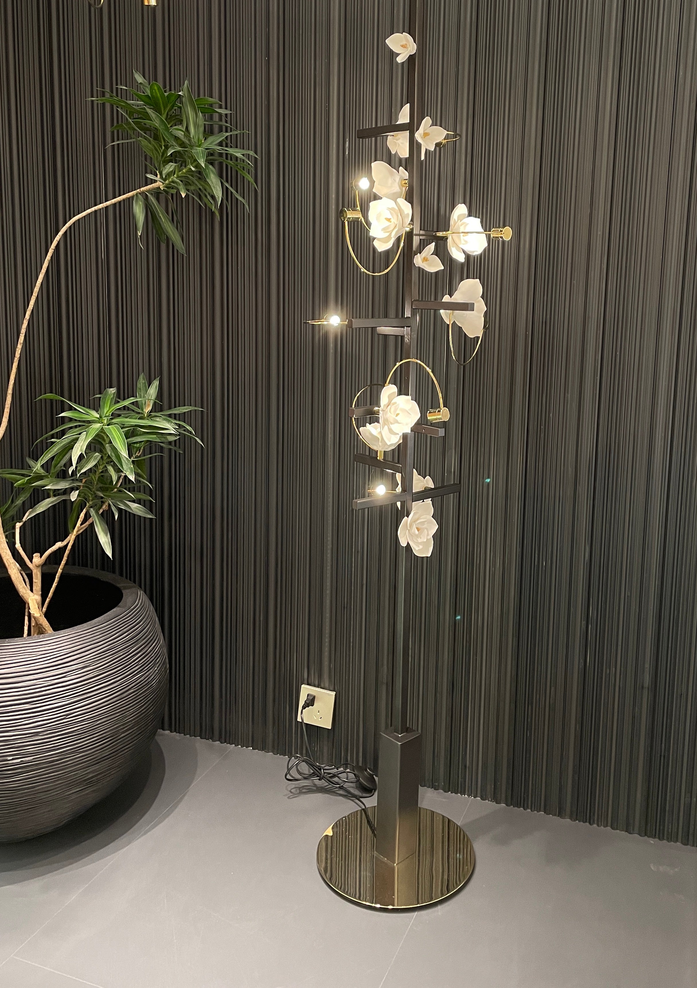 Pelle Lure Floor Light | Ivanka Lumiere