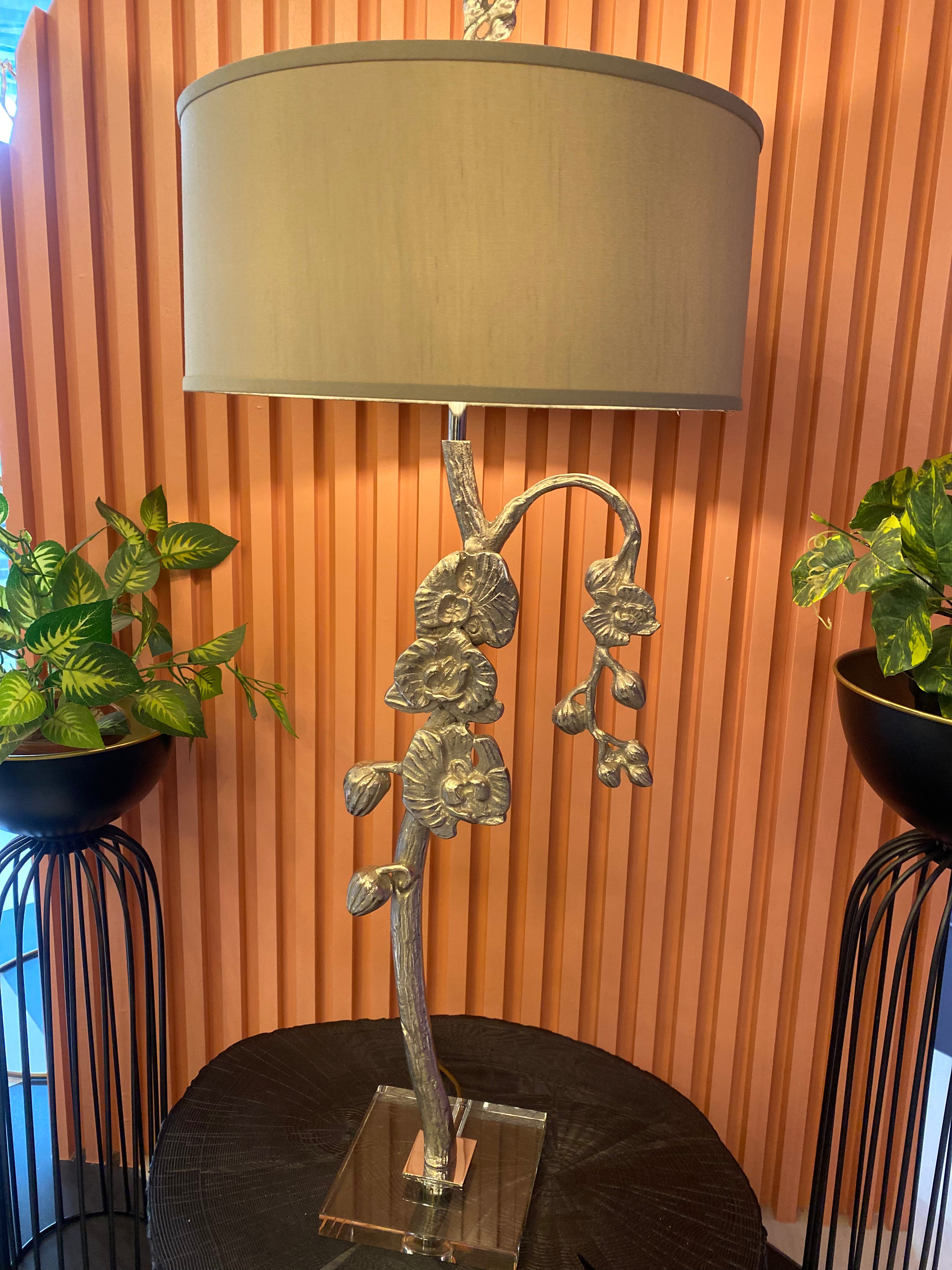 Floral Brass Table Light| Ivanka Lumiere