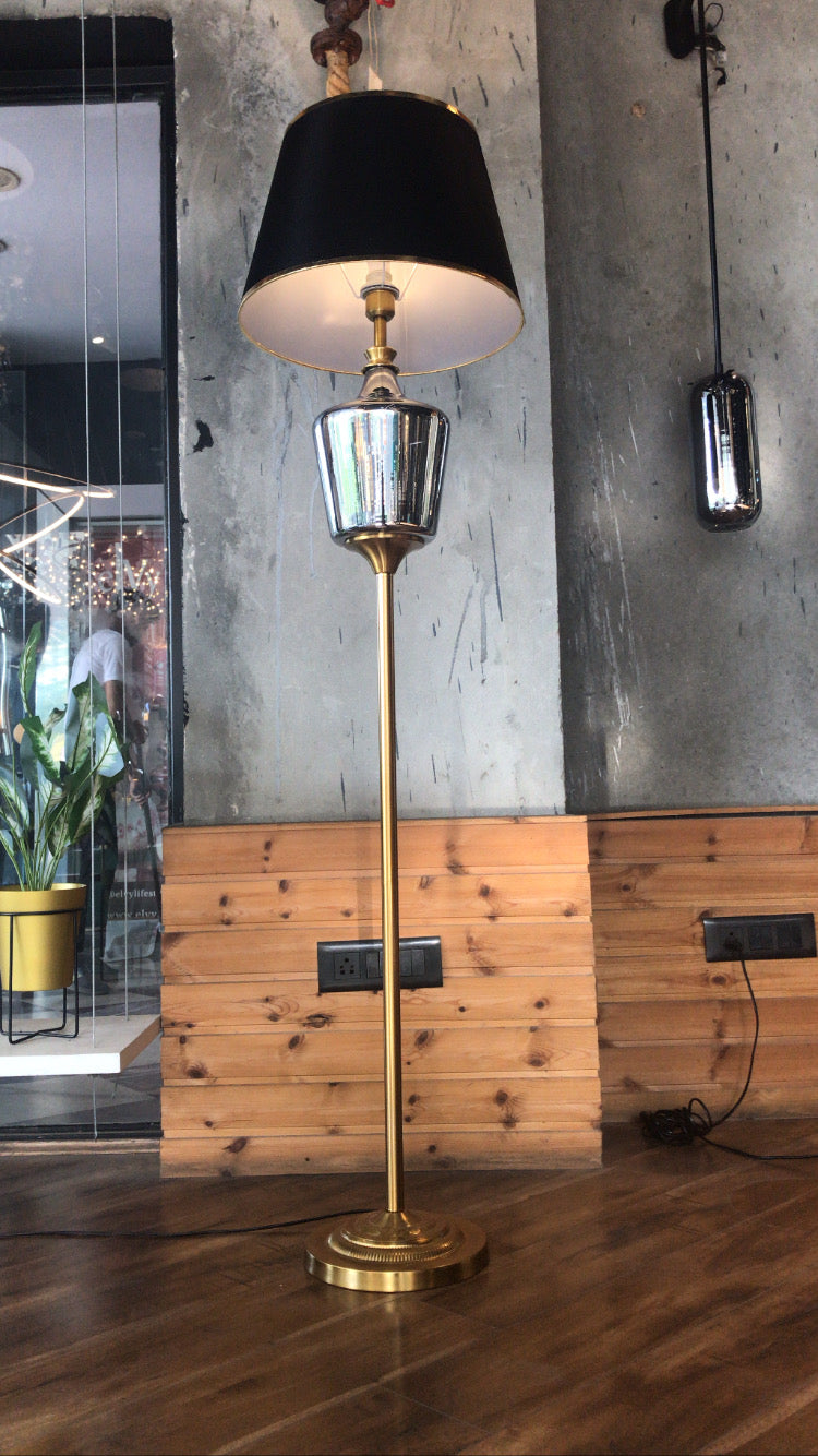 Urn Floor Lamp | Ivanka Lumiere