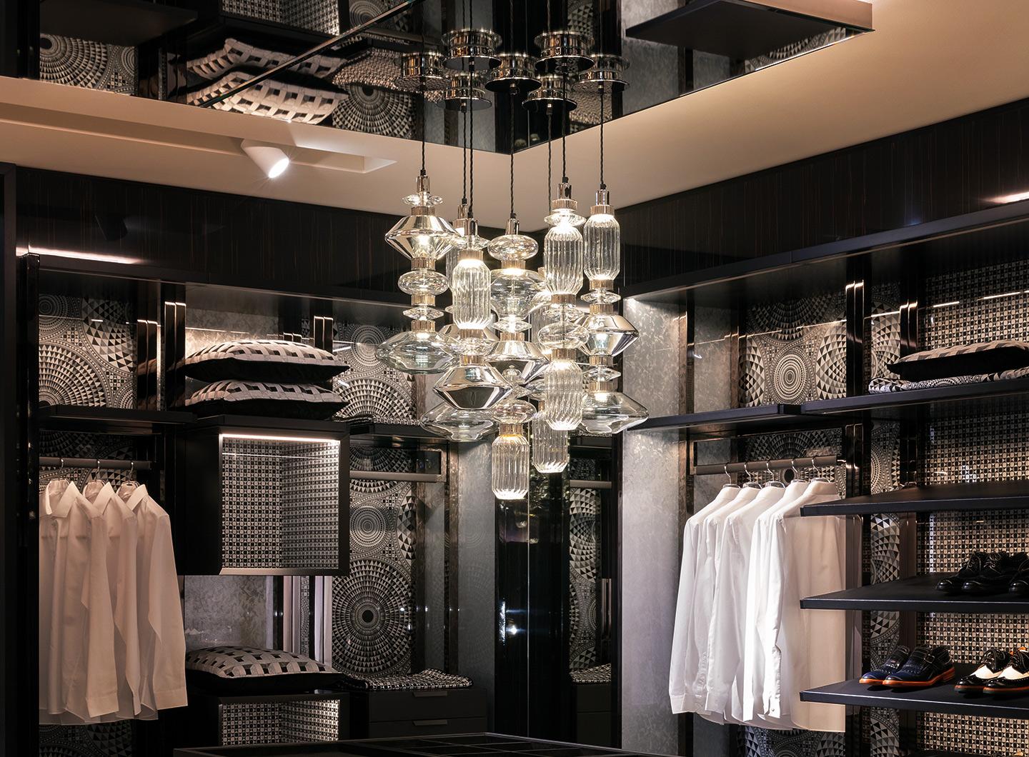 THE GLASS SCULPTURE | Ivanka Lumiere